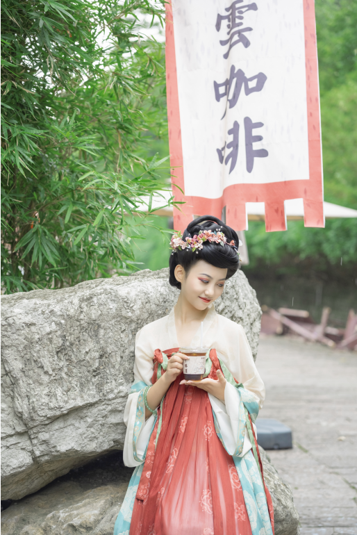红墙绿荫，与女皇共赴一场夏日国风之约