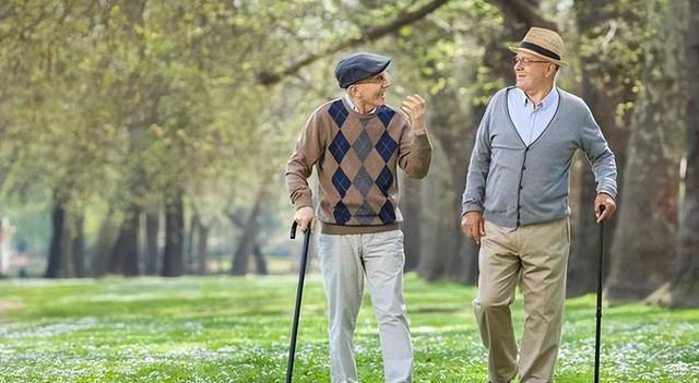 散步半个小时错了？医生提醒：过了60岁，散步要尽量做到这5点