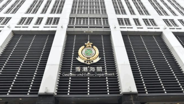 用肉身挡违法逃逸铁骑被撞飞的香港公务员终于被无罪释放了！死者女友表示不服：对调查结果还是很愤怒！