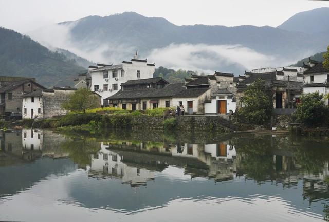 她不敢相信，在监狱里炼狱般的那三年，原来是都是他精心策划