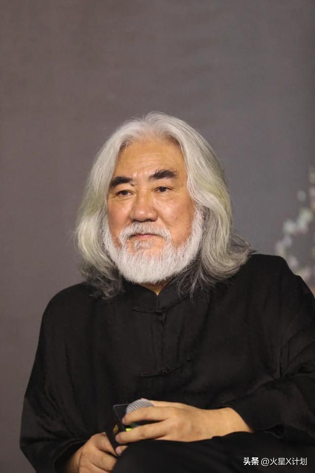 一个贪财一个好色？老夫少妻的“残酷”在74岁的张纪中身上应验了
