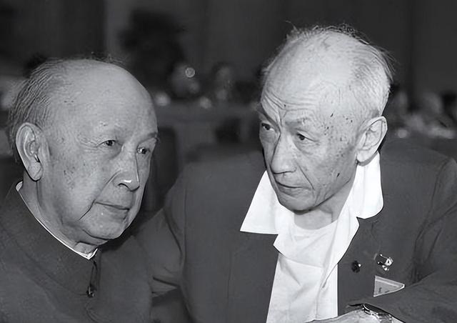 1958年苏联卫星脱轨，预计坠落中国，钱学森凭一道火光算出坠毁点