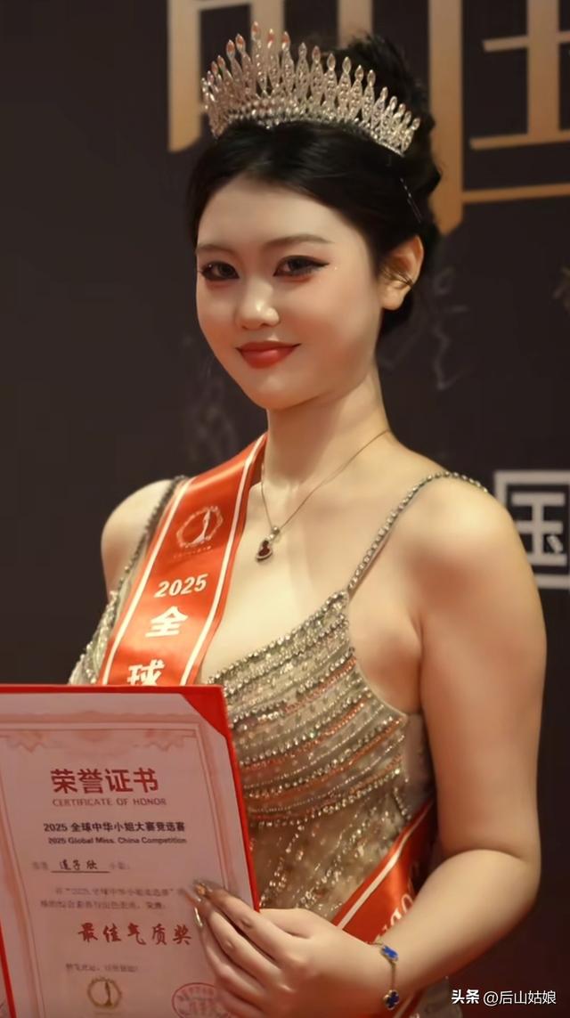 中华小姐香港冠军连子欣，评论区一片叫好，胜在纯天然，来自河北