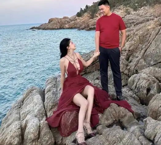 香港三级片女星下嫁农村，曾不雅照满天飞，如今42岁官宣怀孕