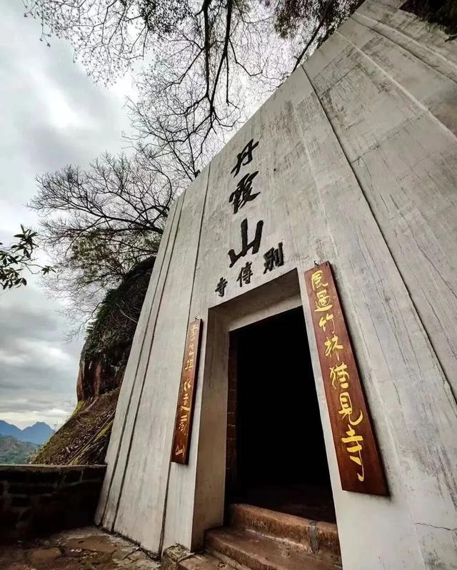 丹霞山秋冬攻略｜一场让手机内存爆掉的视觉暴击之旅，解锁四季皆宜的地质奇观新体验