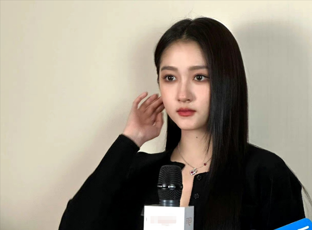 司晓迪鹿晗风波仅3天，央媒点名关晓彤，释放2大信号	，风向变了