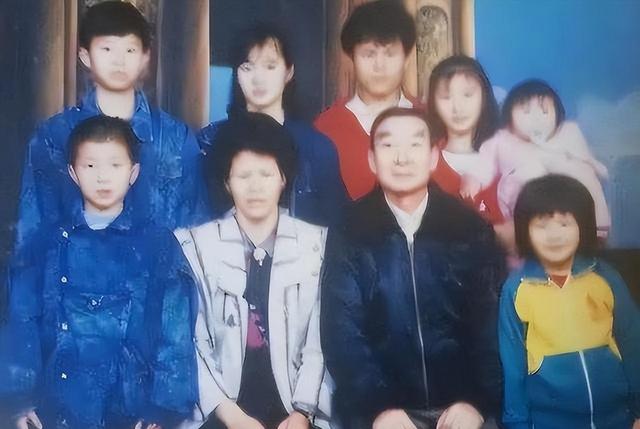 台湾92岁老兵回重庆祭祖，下飞机后却怒道：这不还是台北吗？