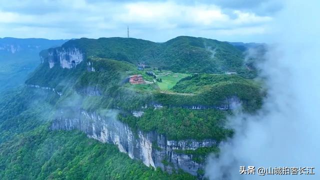重庆尴尬的区县，设三座火车站却无车可坐，拥有多处“王炸”景点