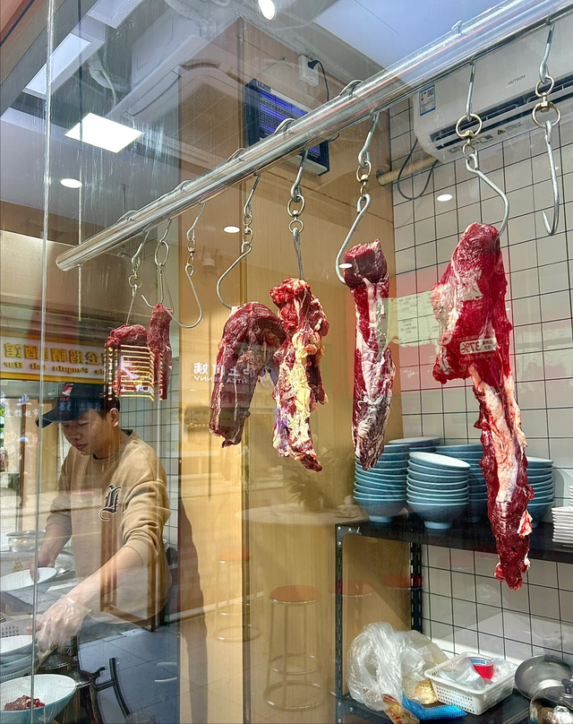 楼下新开的小店，就这样关了？这年头，好东西没有这个，都白费啊