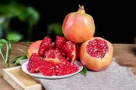 石榴：果中“红玛瑙”，全身皆入药图片