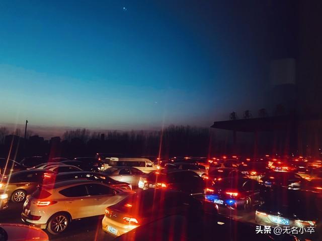国庆中秋假期有多快？问问被堵在路上的，被返程的车流给震撼到了