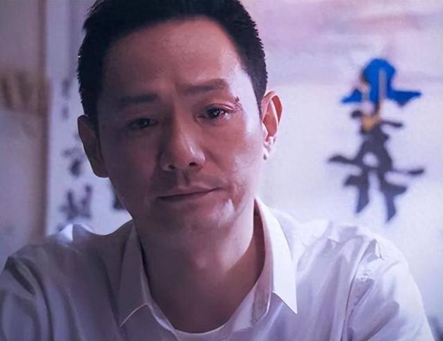 15年前，在妻子葬礼上哭到昏过去的果靖霖，如今过得怎么样了？
