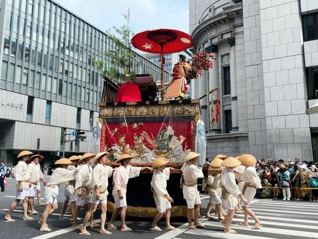 出国游，从乌鲁木齐直飞 16 国