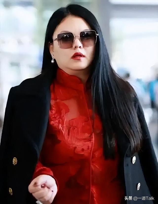 李湘风波再发酵！家境被扒底朝天，父母身份曝光，原来何炅没说错