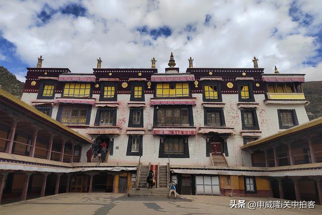 拉萨市：走进哲蚌寺