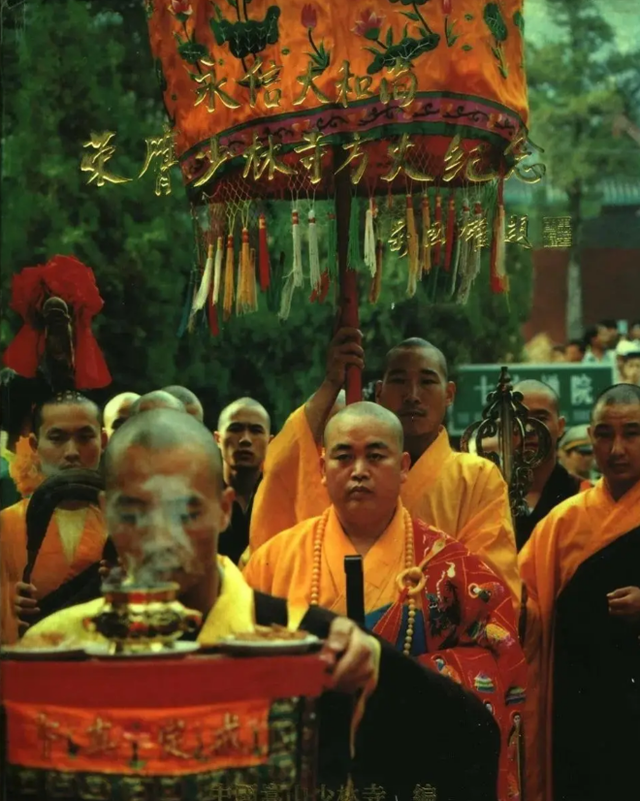 上梁不正下梁歪！他举报释永信，年收入超3.78亿	，妻子是小三上位