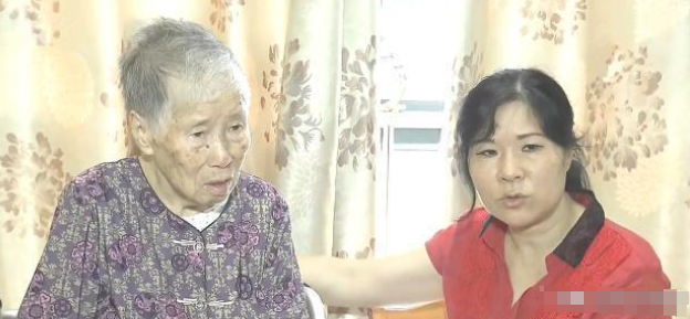 湖南一女子因长得太漂亮，55岁没上过一天班，颜值曝光后网友感慨