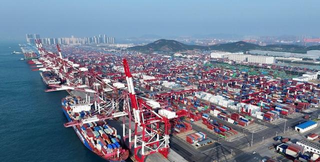 中美关系重大转折！中方表态做出三大让步，另送特朗普一份厚礼