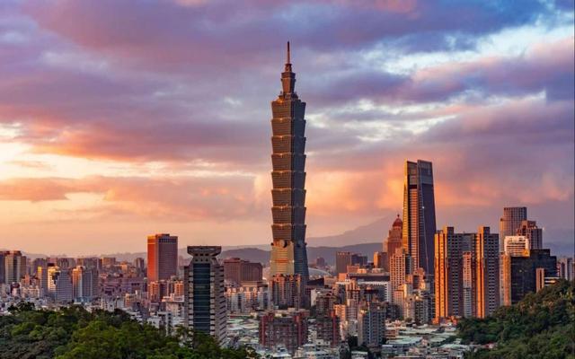 美对台态度大变？特朗普下“命令”，拒绝赖清德“过境”纽约！我国防部发出统一最强音