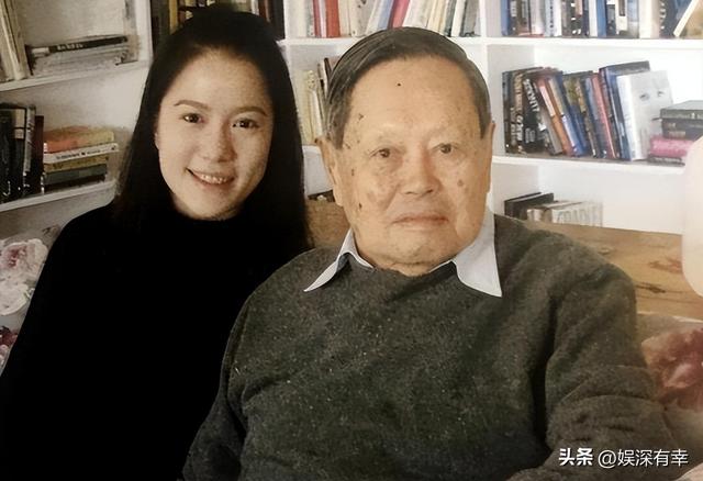 恩爱21年抵不过现实！103岁杨振宁已白发衰老，49岁翁帆绚烂如花