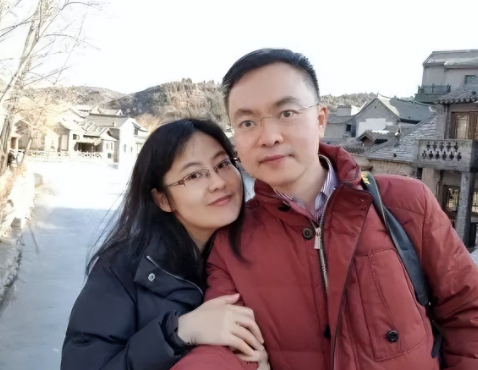 蔡磊现状令人泪目，口水无法自控，洗澡用绳子吊，妻子：很不好了