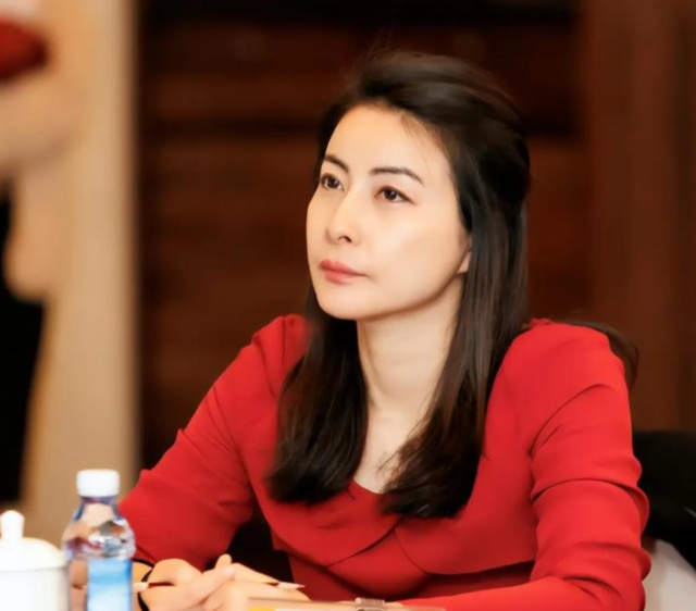 霍震霆也没想到	，被寄予厚望的儿媳郭晶晶，竟遭到一个这么大教训