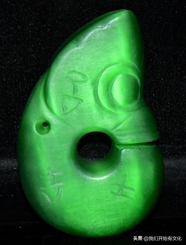 古玩市场上统称“水晶”或“琉璃”的各种玻璃陨石的初步材质分析