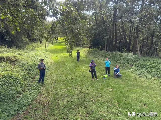 在阳光明媚的秋日里，我们走马街、三家村水库、团结乡滑草场，爽