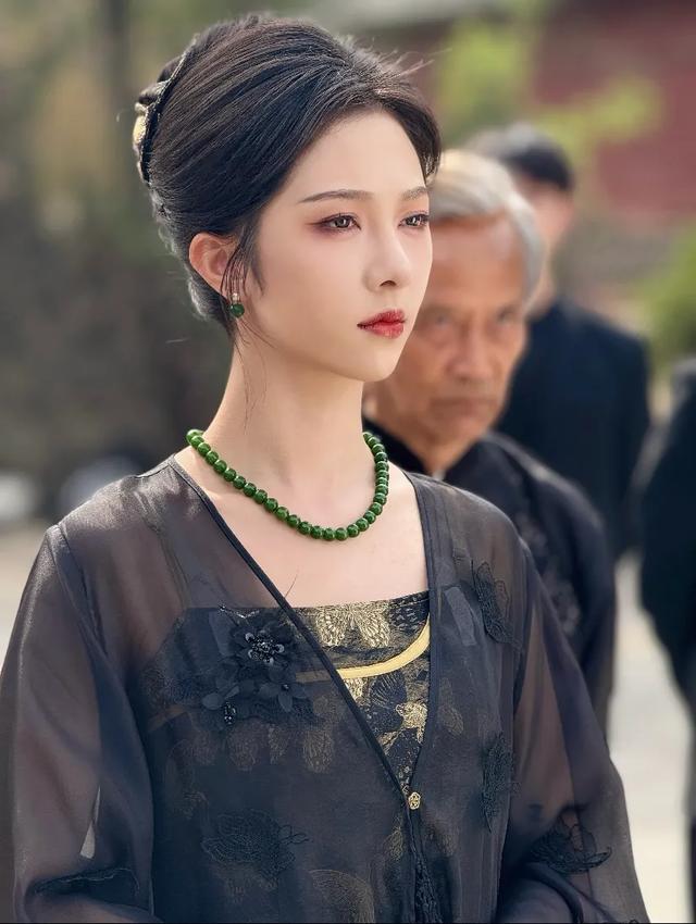 短剧居然有这么美的女演员，比邓灵枢还高级，网友：可惜我不认识