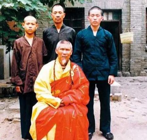 拔出萝卜带出泥，佛协对释永信再下重手，“遮羞布”彻底被撕开