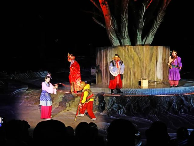 贵州：畅游安顺风光，感受黔中民俗！