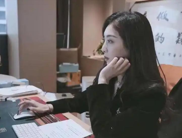 “买英国精子生3娃	”的山东女人	，8年后现状曝光！如今她后悔不？