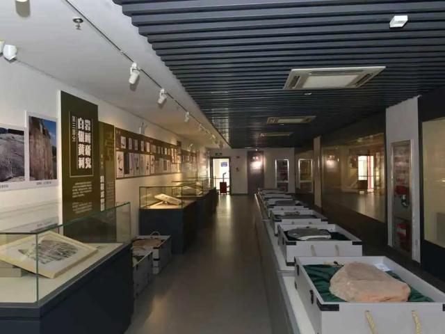 三馆协同唤醒千年岩石记忆‖岩石密码 — 白银黄河岩画展在兰州市博物馆开展