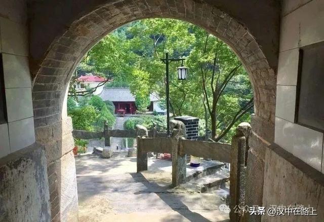 探秘汉中哑姑山宝峰寺！千年古刹的神秘与壮美！