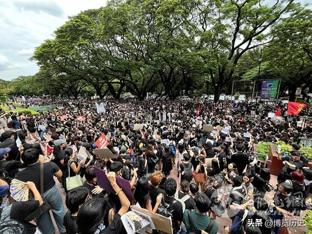 马科斯贪腐250亿曝光，密密麻麻的行李箱塞满现金	，送往亲戚家中