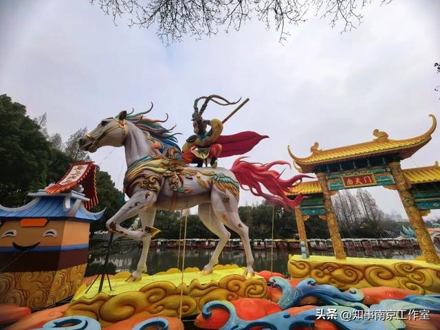 当整个南京都在追光，我在白鹭洲等一场灯与影的相逢