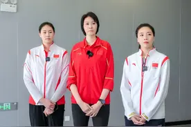 女排三大奥运冠军同台，满屏大长腿，都曾受伤病之苦，仍成就非凡图片