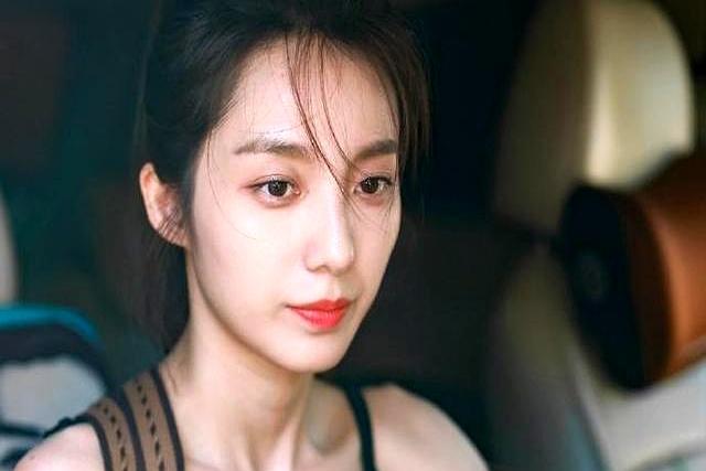 直到许妍于一鸣酒后失控行房，才懂乔琳为何生女后投河自尽