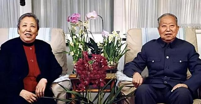 她15岁入党，18岁和主席成亲，如今仍健在，却几乎不出来露面