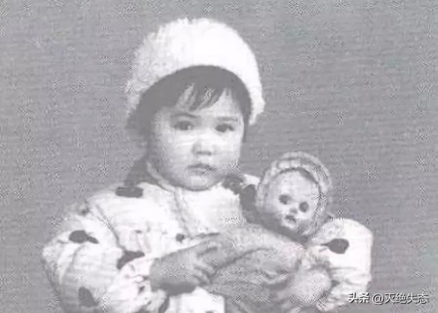 至今未婚未育，身边却有男人陪了近 20 年！54岁的她才是人间清醒