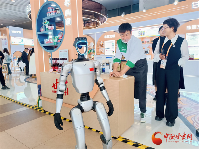 甘肃丝路非遗闪耀第八届进博会 为中外人文交流添彩