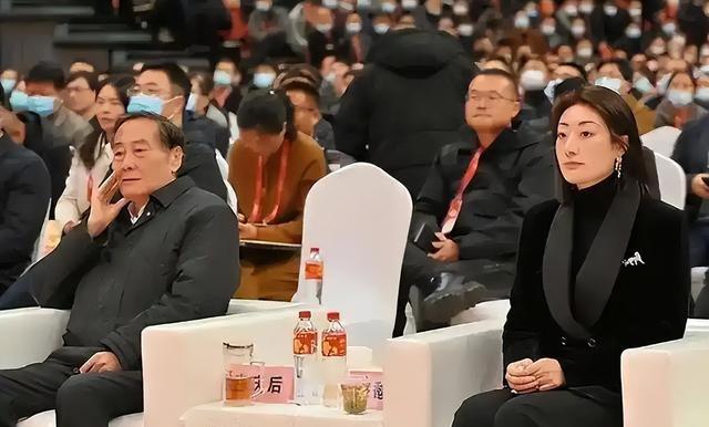 反转！宗馥莉被起诉后续，原告愿做DNA鉴定，娃哈哈回应令人意外