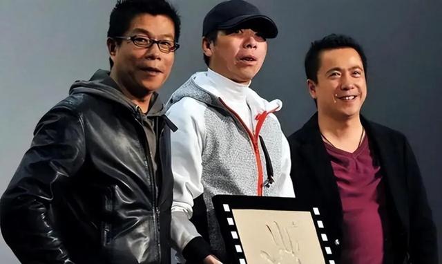 娱圈大佬现状被曝，欠债22亿，搬进破败小院生活，妻子带货还债