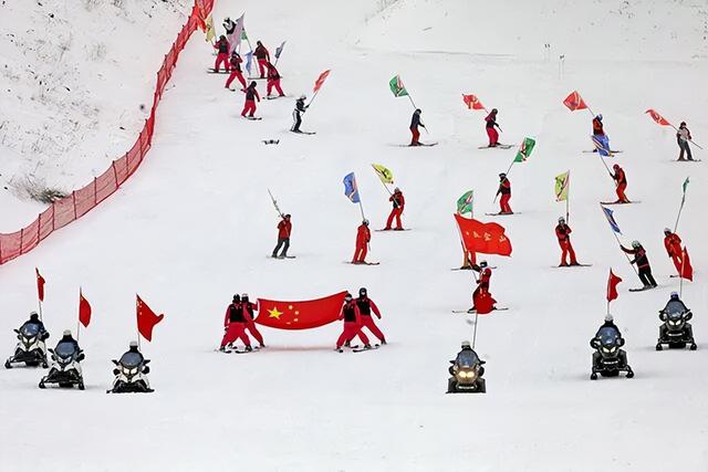 内蒙古扎兰屯：冰雪嘉年华冬季旅游热