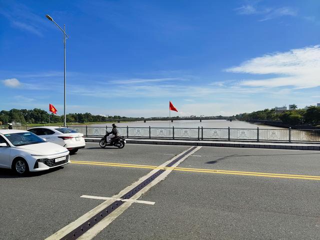 越南顺化大桥，北面不远就是越战中南越和北越的分界线-战争遗址