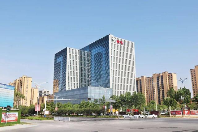 刘强东给老家送年货现场曝光，令人恶心的一幕出现，当场被人制止