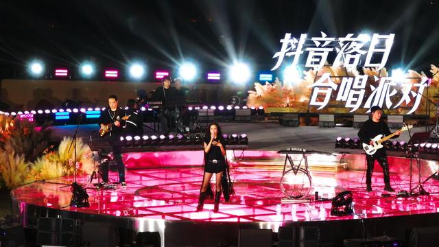 万人共赏敦煌明月 抖音落日合唱派对点亮中秋夜空