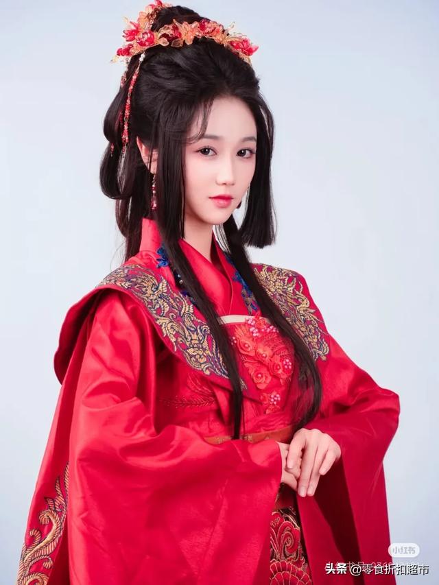 我的天！没想到他们是真情侣，难怪短剧中吻戏那么自然又投入