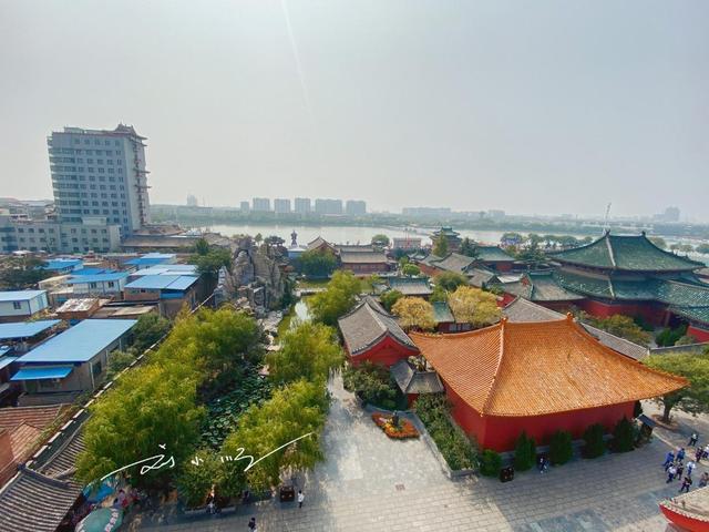 南方游客打卡河南“开封府”景区，惊呼：怎么这么新？
