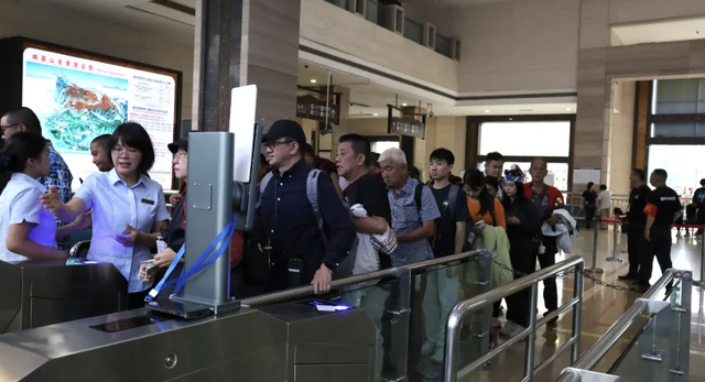 峨眉山景区迎来马来西亚2025乐山文旅主题游首发团